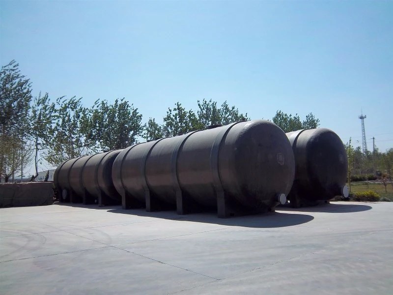 Horizontal tank with FRP support legs Horizontal tank with FRP support legs